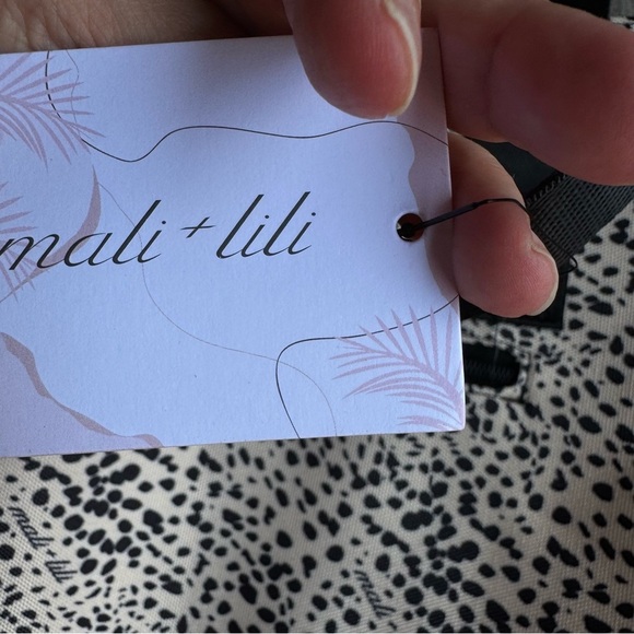 Chic Mali + Lili Black and Cream Textured Tote Bag - Picture 7 of 8